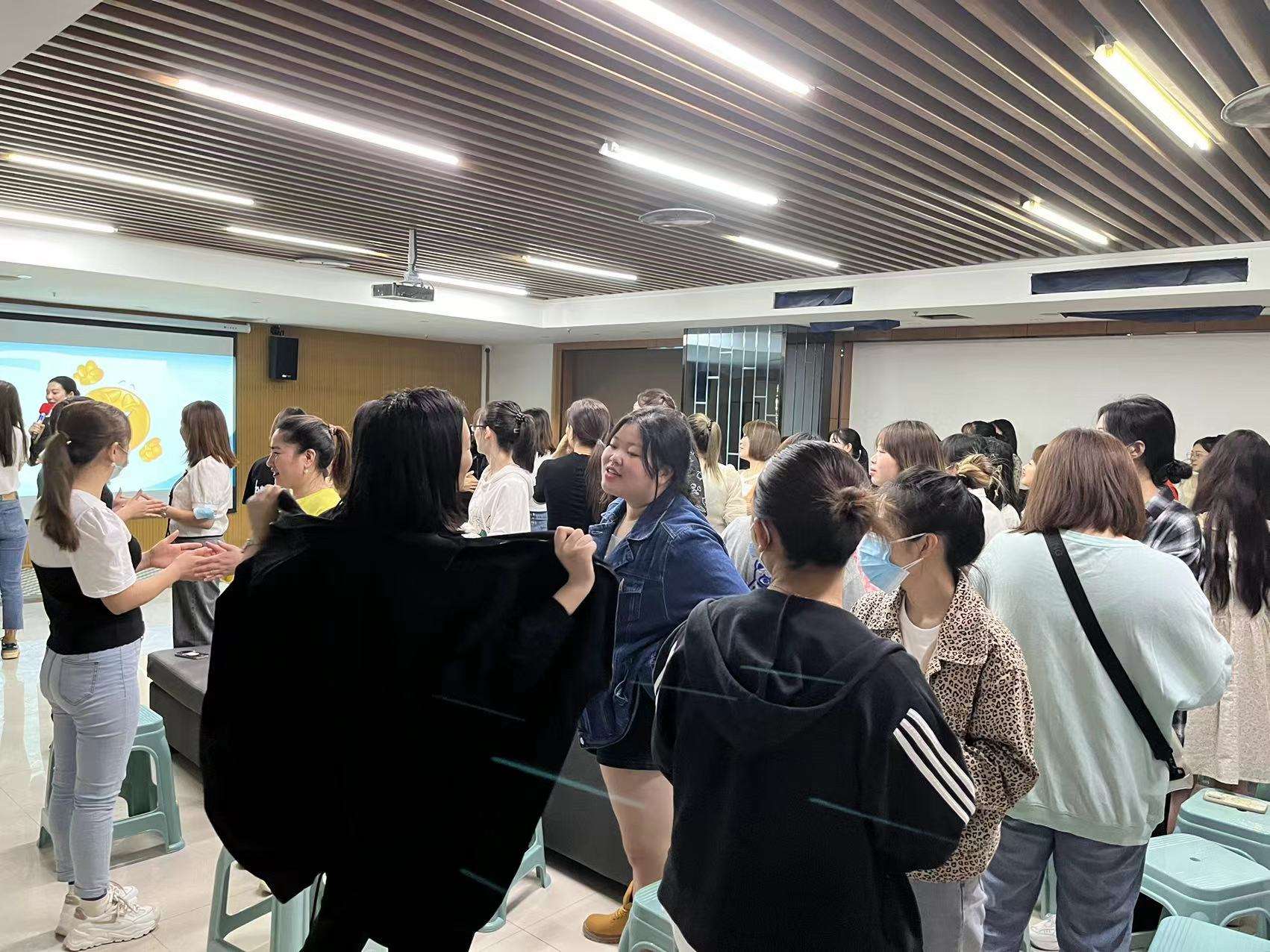 蕭鳳:智星大健康產業(yè)禮儀培訓