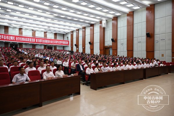 “吉林楷?！瘪樞駯|、周昆訓(xùn)、倪峰、張郅昭同志先進(jìn)事跡報(bào)告會(huì)在四平舉行